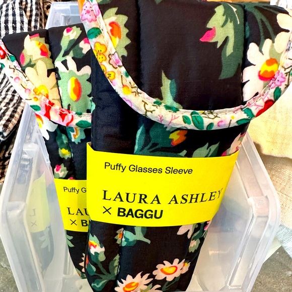 BAGGU Accessories - BAGGU x Laura Ashley Puffy Glasses Sleeve Case NWT
